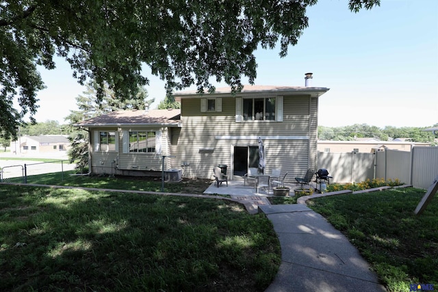 1365 N Chestnut St, Wahoo, NE 68066 - view of front facade featuring a patio area