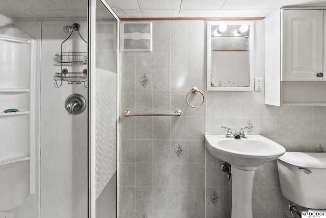 1107 E 1st St, Fremont, NE 68025 - full bath featuring a stall shower, tile walls, and decorative backsplash