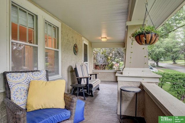 526 S 51st Ave, Omaha, NE 68132 - view of wooden porch