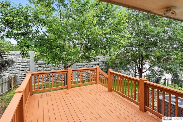 1422 N 155th Ave, Omaha, NE 68154 - wooden terrace with a ceiling fan