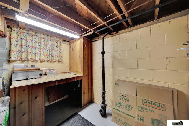 2340 S 36th St, Lincoln, NE 68506 - unfinished below grade area with a workshop area