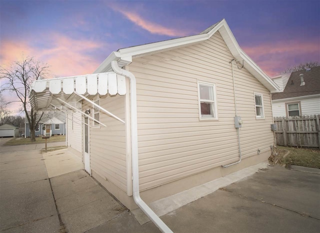 1548 E 5th St, Fremont, NE 68025 - view of side of property with a patio area