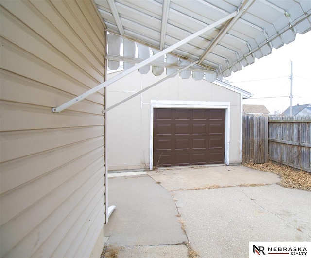 1548 E 5th St, Fremont, NE 68025 - garage with driveway