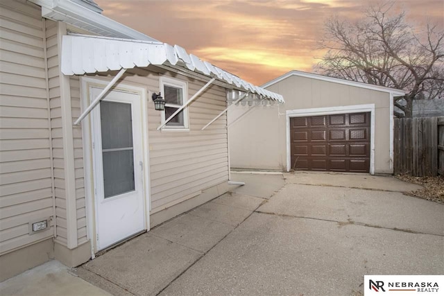 1548 E 5th St, Fremont, NE 68025 - garage featuring driveway