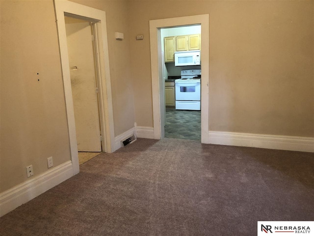 1548 E 5th St, Fremont, NE 68025 - hallway with carpet flooring and baseboards