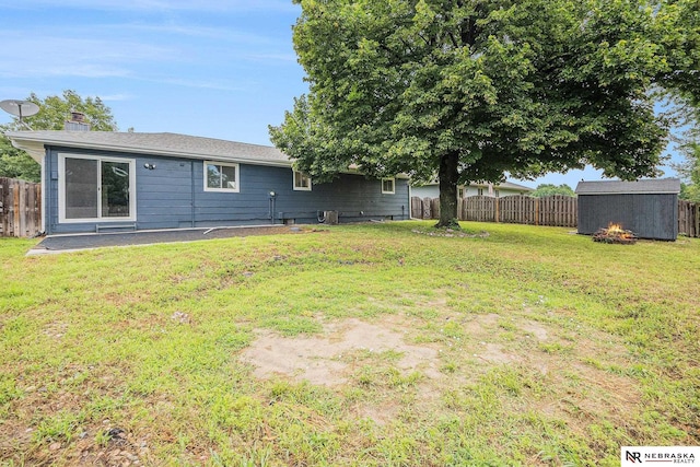 1409 Nelson Ln, Fremont, NE 68025 - fenced backyard with a fire pit