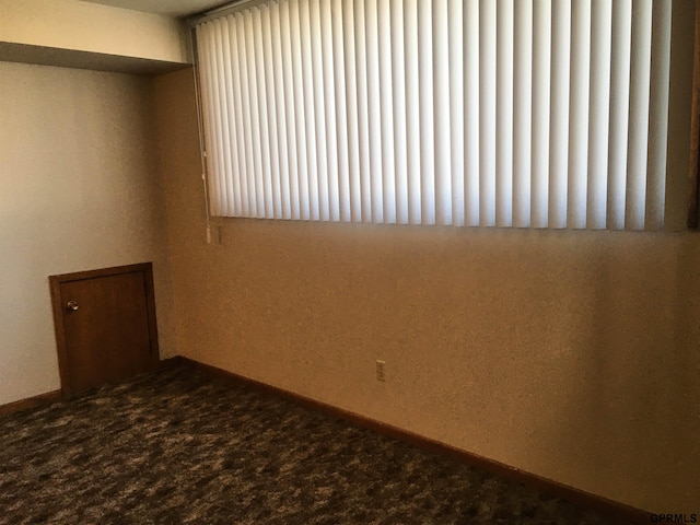 1321 D St, Lincoln, NE 68502 - unfurnished room featuring carpet