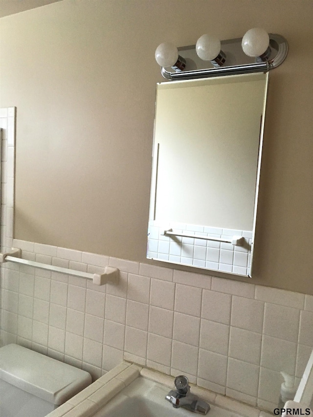 1321 D St, Lincoln, NE 68502 - bathroom with toilet