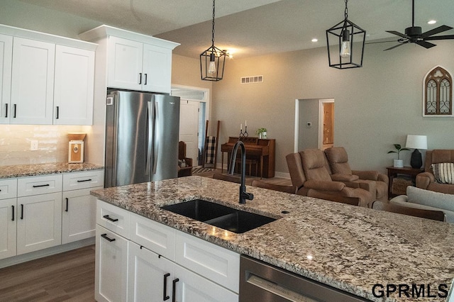 1600 W Avalanche Rd, Lincoln, NE 68521 - kitchen with appliances with stainless steel finishes, open floor plan, ceiling fan, backsplash, and pendant lighting