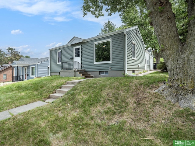 5075 Frances St, Omaha, NE 68106 - view of front of property with a front yard