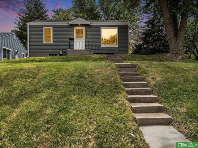 5075 Frances St, Omaha, NE 68106 - view of front facade featuring a front lawn