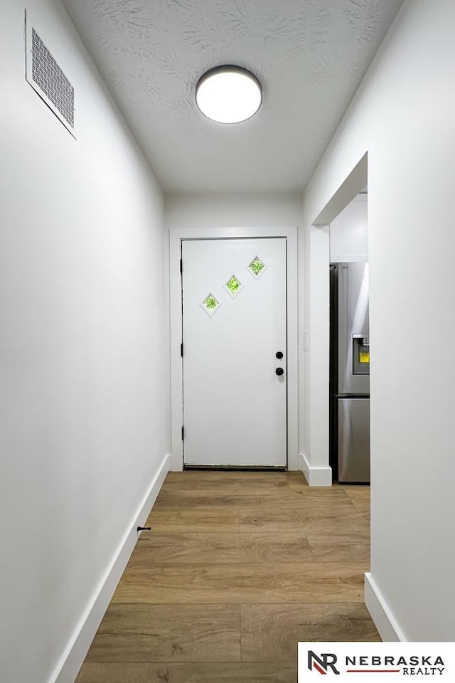 1113 S 94th St, Omaha, NE 68124 - entryway featuring light wood-style floors and baseboards