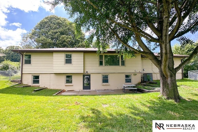 1113 S 94th St, Omaha, NE 68124 - back of property featuring a patio area
