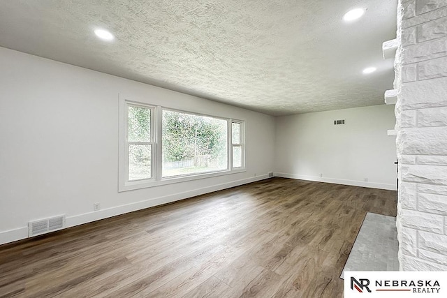 1113 S 94th St, Omaha, NE 68124 - empty room featuring wood finished floors, a textured ceiling, and recessed lighting
