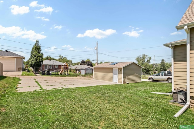 4516 S 33rd St, Omaha, NE 68107 - view of green lawn featuring an outbuilding
