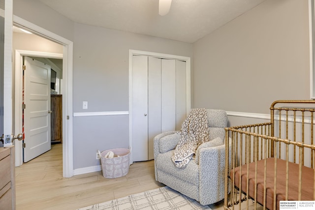 534 Piedmont Dr, Omaha, NE 68154 - living area featuring light wood-type flooring and a ceiling fan