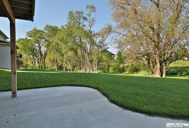 8150 S 185th St, Omaha, NE 68136 - view of green lawn featuring a patio area
