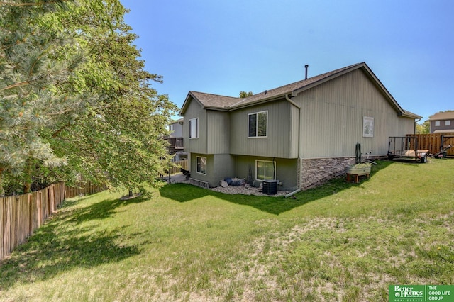 1608 Old Gaelic St, Bellevue, NE 68123 - back of property with a deck