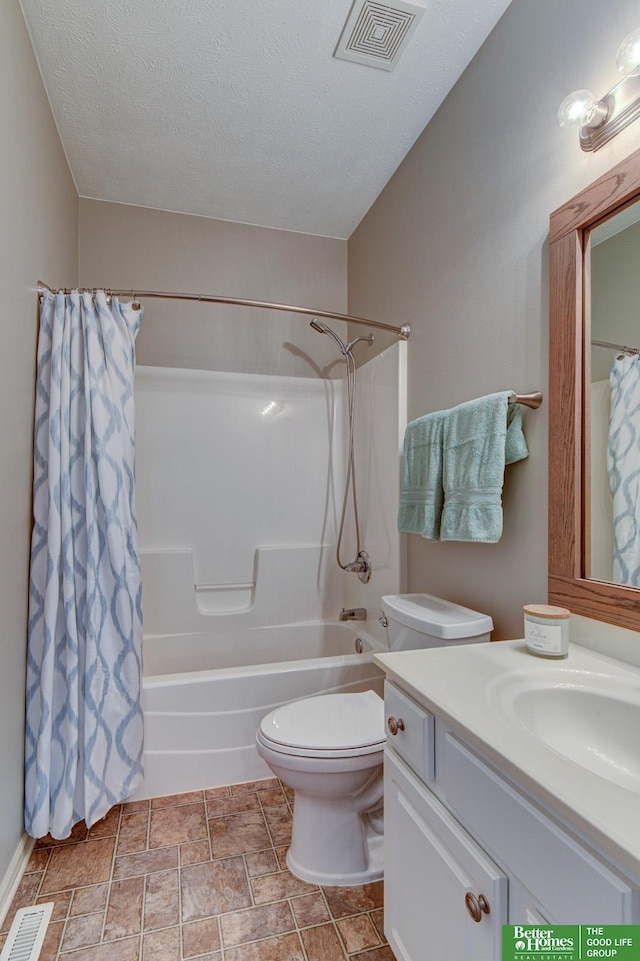 1608 Old Gaelic St, Bellevue, NE 68123 - full bath featuring shower / bath combo, vanity, and a textured ceiling