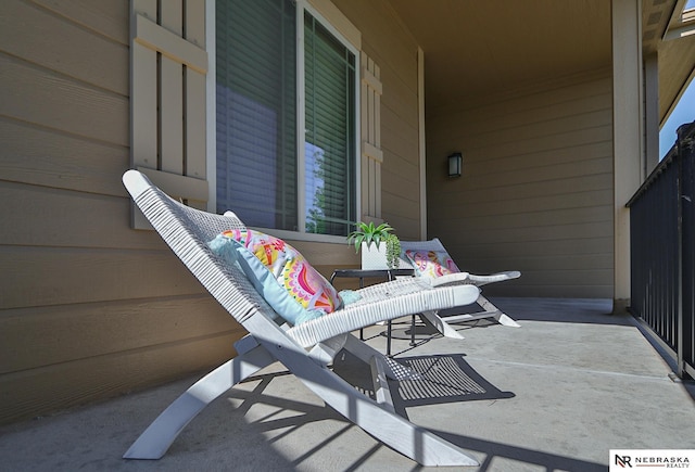 17457 Ames Ave, Omaha, NE 68116 - view of patio