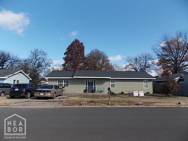 407 E 15th St, Caruthersville, MO 63830 - view of ranch-style house