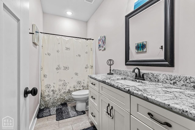 5301 Bridger Park Ct, Jonesboro, AR 72405 - full bath featuring vanity, curtained shower, and recessed lighting
