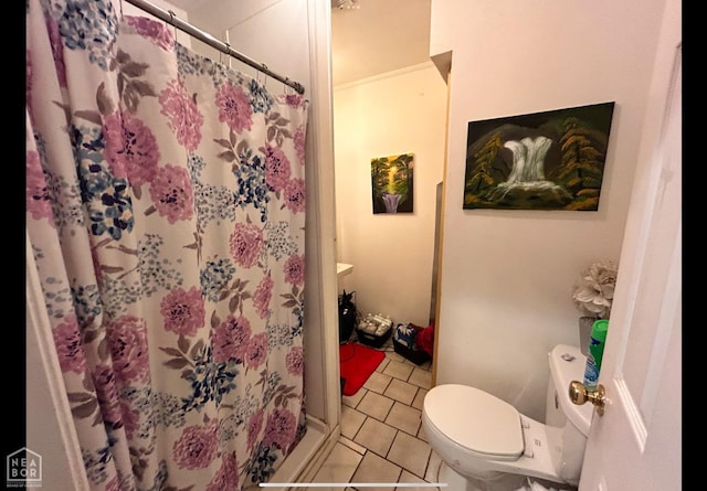 full bath featuring toilet, tile patterned flooring, and a shower with curtain