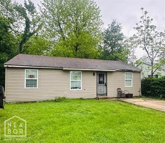 831 Rector Rd, Paragould, AR 72450 - ranch-style house with a front lawn