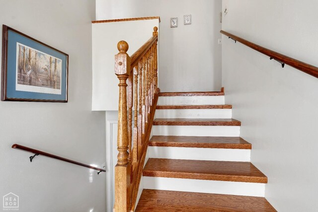 154 Mockingbird Cir, Marmaduke, AR 72443 - view of stairs