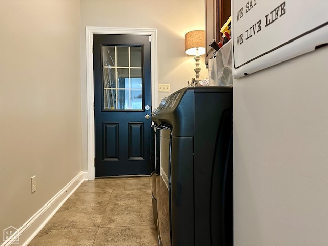 entryway featuring baseboards and washer and clothes dryer