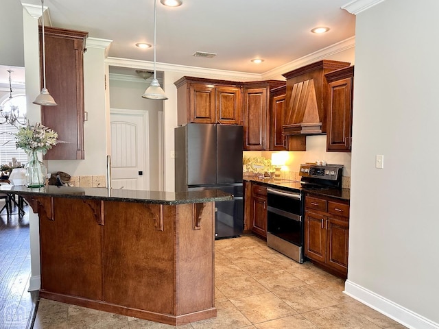 kitchen with stainless steel electric range oven, freestanding refrigerator, a breakfast bar, and visible vents