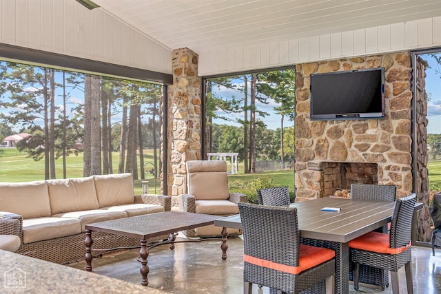 view of sunroom / solarium