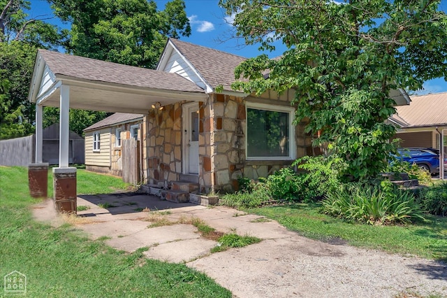 316 SE 2nd St SE, Walnut Ridge, AR 72476 - view of front of property with stone siding, a shingled roof, and a front lawn