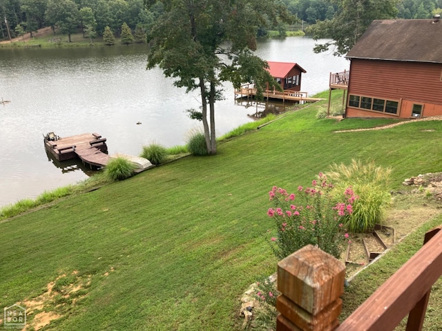 view of yard featuring a water view and a floating dock