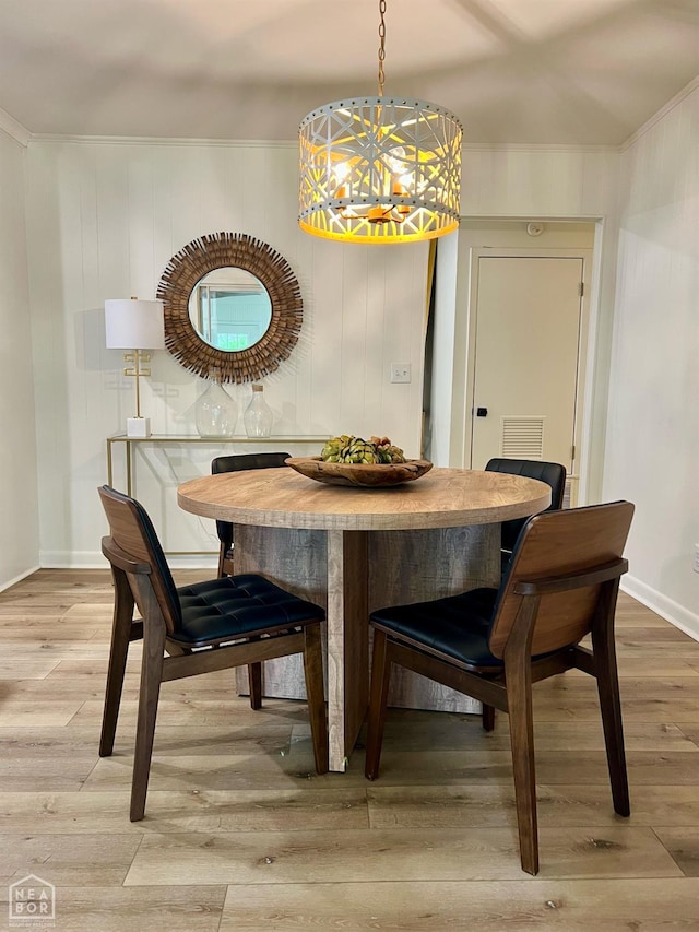 104 N Hunter Ln N, Jonesboro, AR 72405 - dining room with light wood-type flooring, a chandelier, breakfast area, baseboards, and crown molding
