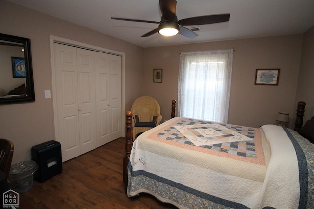 bedroom with dark wood-style floors, a closet, visible vents, and ceiling fan