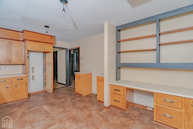 812 Glendale St, Jonesboro, AR 72401 - unfurnished office featuring built in desk and a textured ceiling