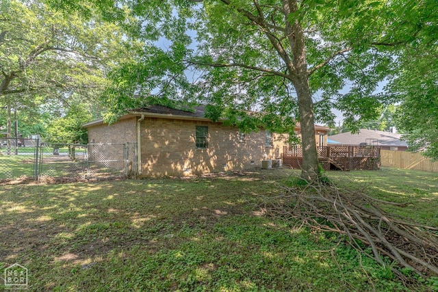 812 Glendale St, Jonesboro, AR 72401 - view of yard with a gate and a deck