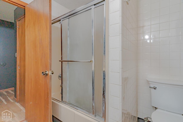 812 Glendale St, Jonesboro, AR 72401 - bathroom with toilet and enclosed tub / shower combo