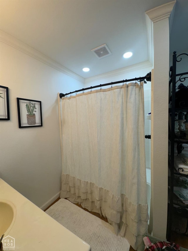 bathroom with crown molding, a shower with curtain, visible vents, and recessed lighting