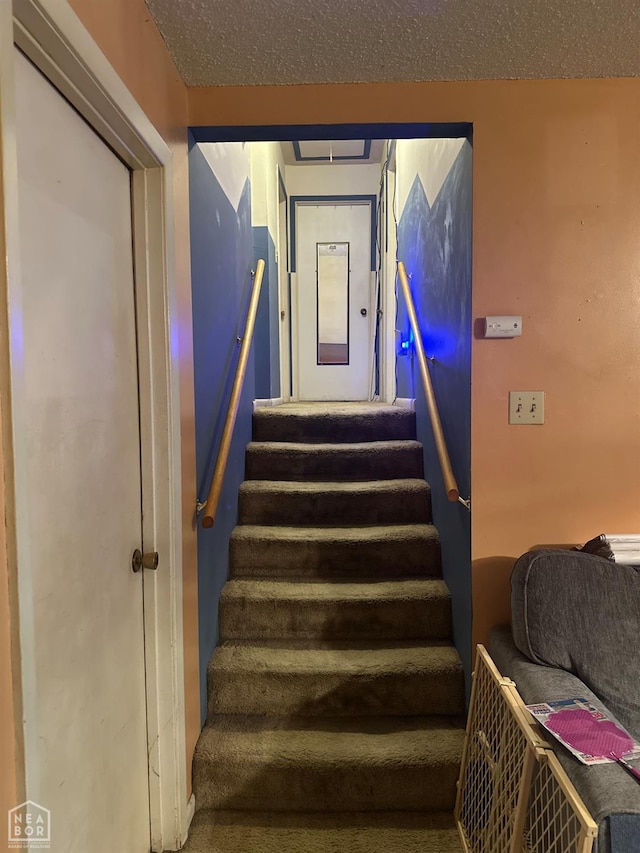 1703 W Oak Ave, Jonesboro, AR 72401 - view of staircase