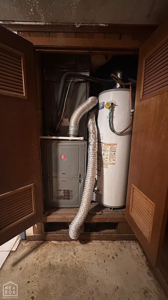 1703 W Oak Ave, Jonesboro, AR 72401 - utility room with water heater