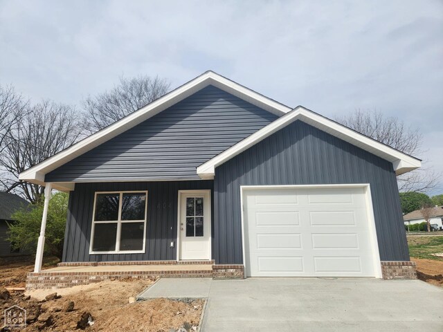 view of front of property with an attached garage and driveway