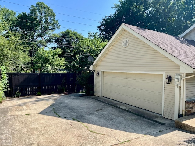 1804 Deerwood Dr, Jonesboro, AR 72404 - view of garage