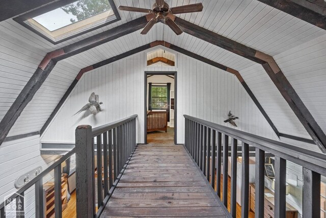 2 Star Falls Ln, Cherokee Village, AR 72529 - hallway featuring a skylight