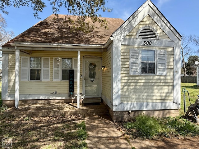 500 Oak St, Trumann, AR 72472 - view of front of property featuring entry steps and a shingled roof
