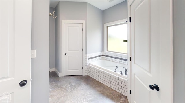 118 E Hills Dr, Bono, AR 72416 - bathroom featuring a garden tub and finished concrete floors