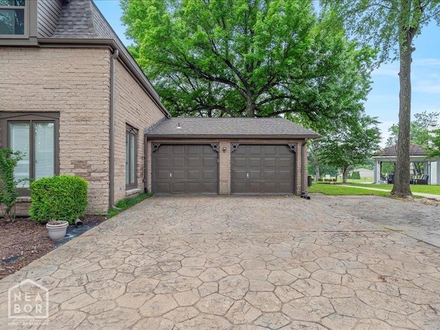 1005 Fairway, Jonesboro, AR 72401 - garage with driveway
