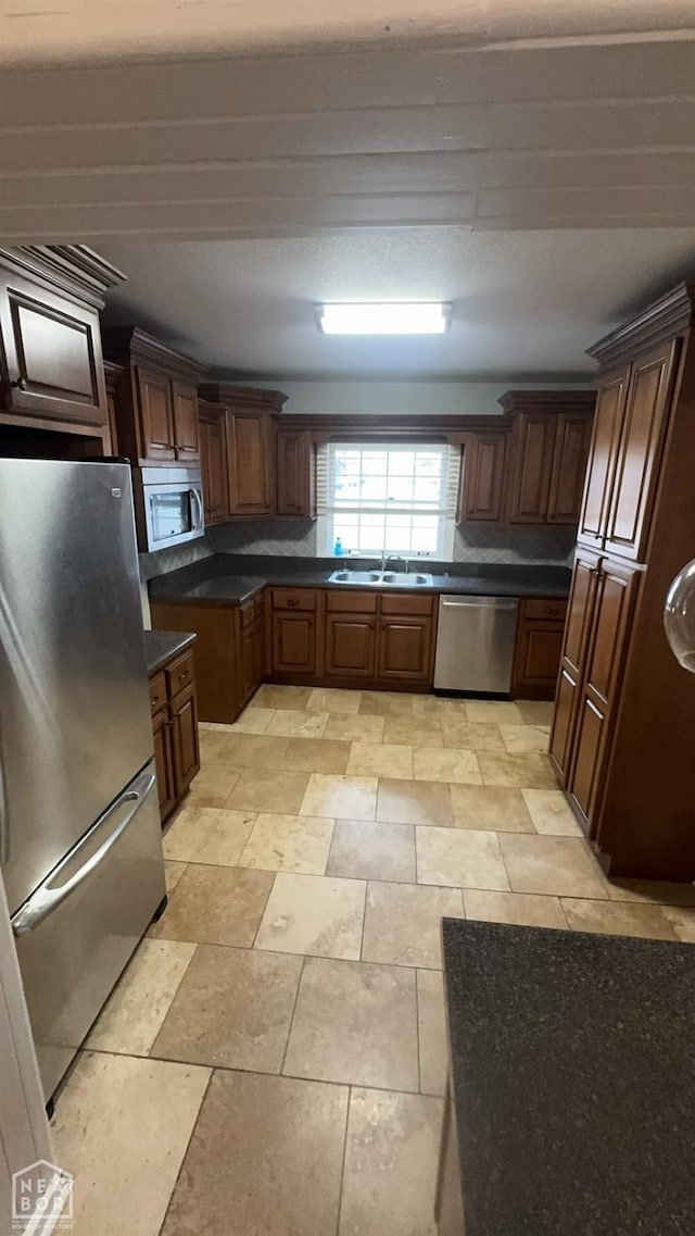 621 W Thomas Ave, Jonesboro, AR 72401 - kitchen featuring dark countertops, a sink, and stainless steel appliances