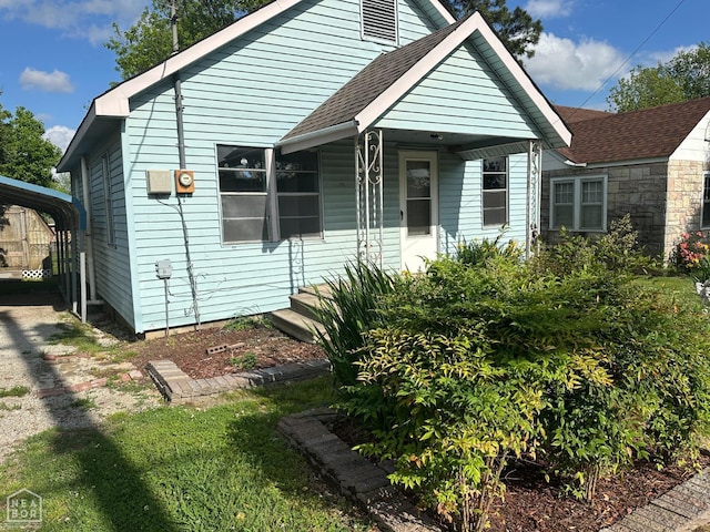bungalow-style house featuring a shingled roof